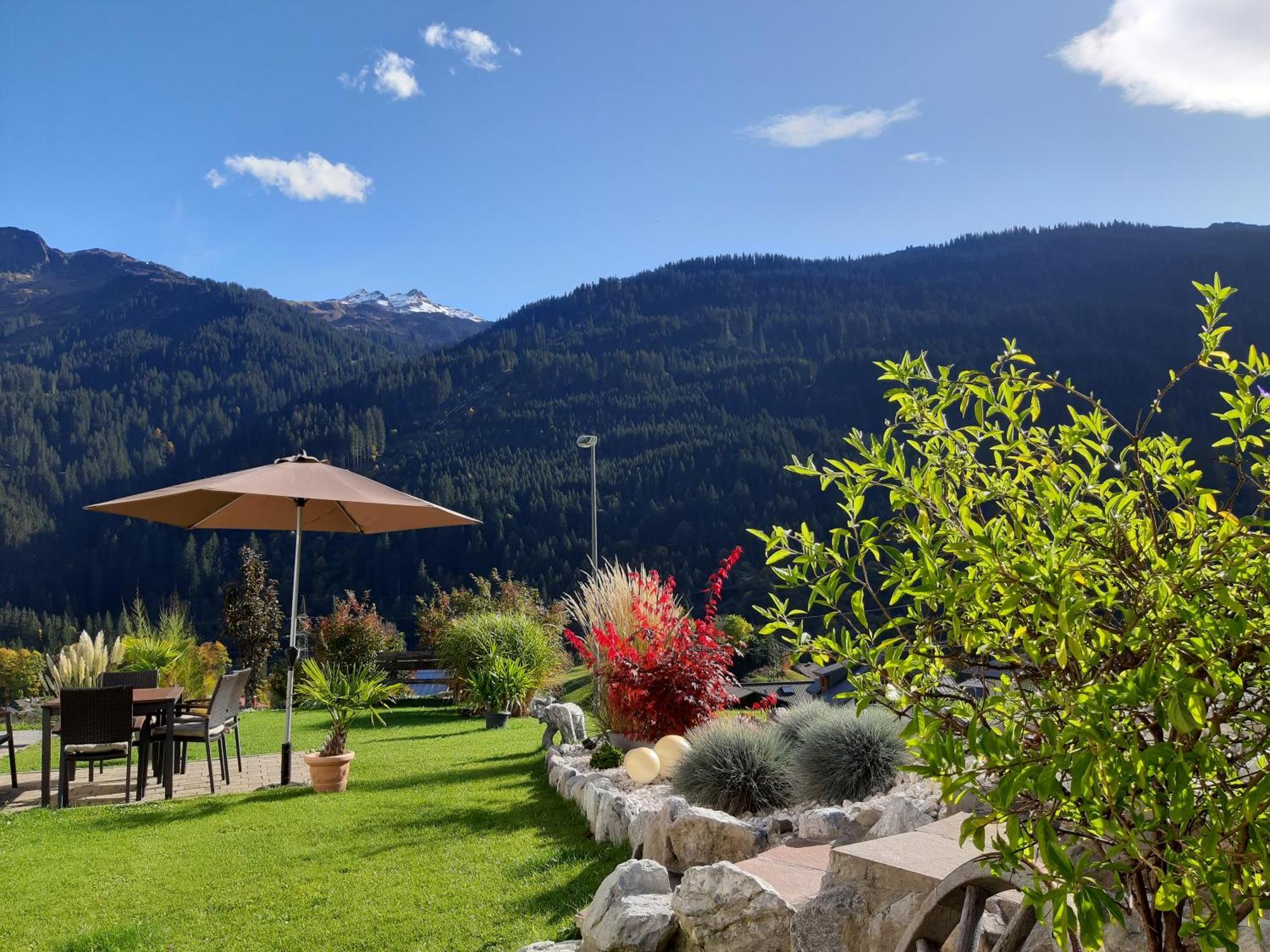 Haus Adrian Apartment Wald am Arlberg Phòng bức ảnh