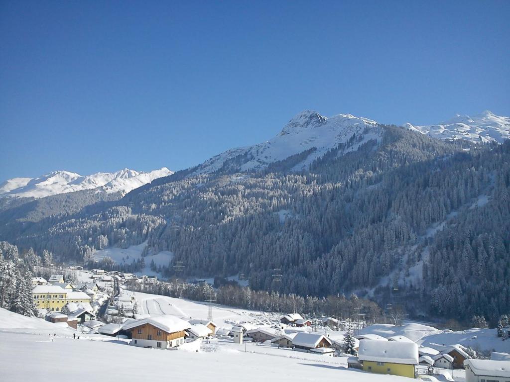 Haus Adrian Apartment Wald am Arlberg Ngoại thất bức ảnh